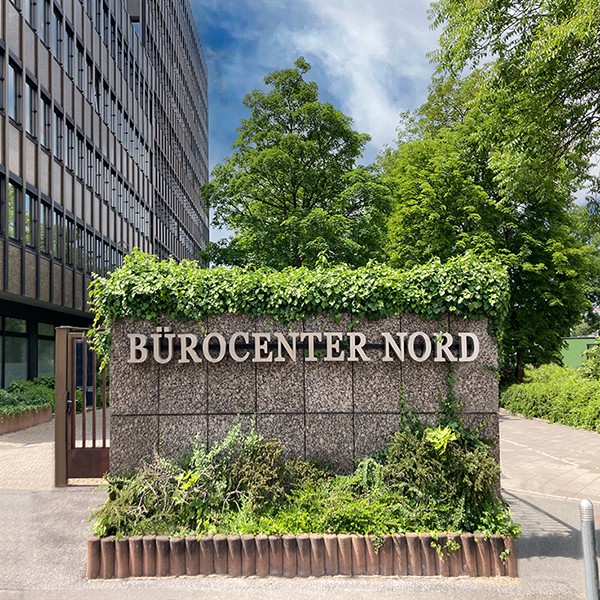 Entrance Bürocenter Nord with lettering in the foreground